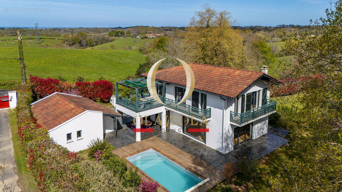 Maison à SAINT-PEE-SUR-NIVELLE