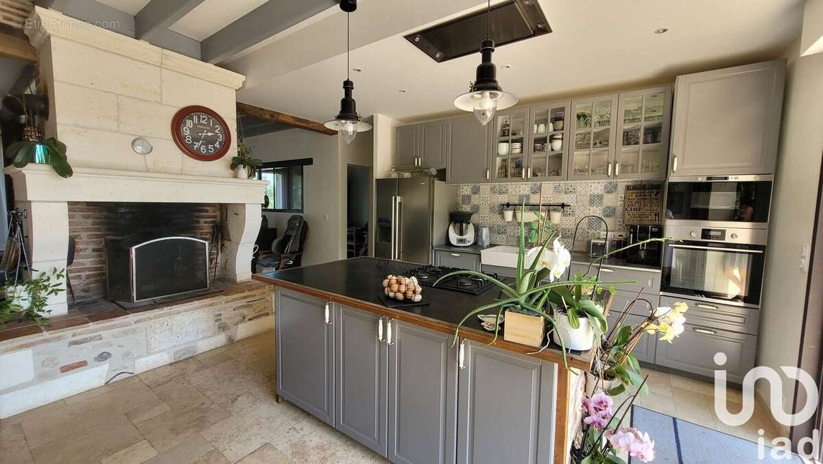 Photo 2 - Maison à LA ROCHE-CHALAIS