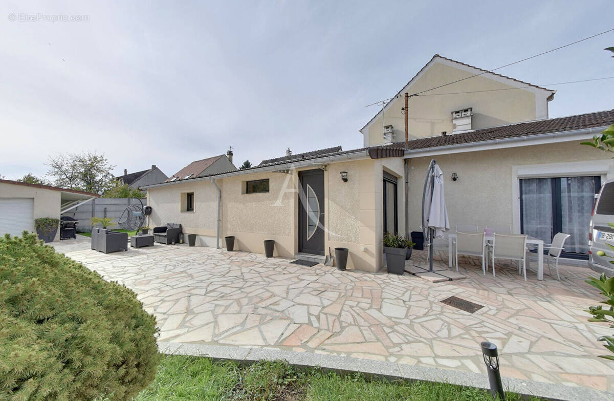 Maison à OZOIR-LA-FERRIERE