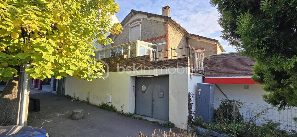 Maison ancienne avec grand local - photo 1