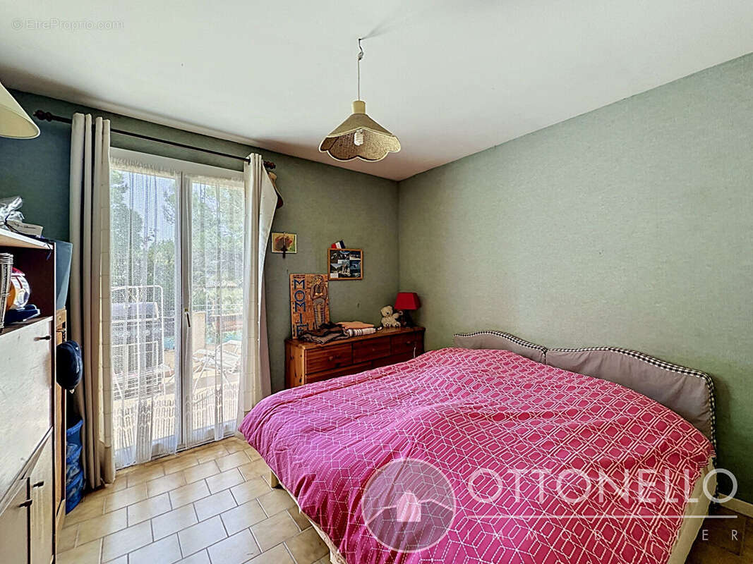 Maison à ROQUEBRUNE-SUR-ARGENS