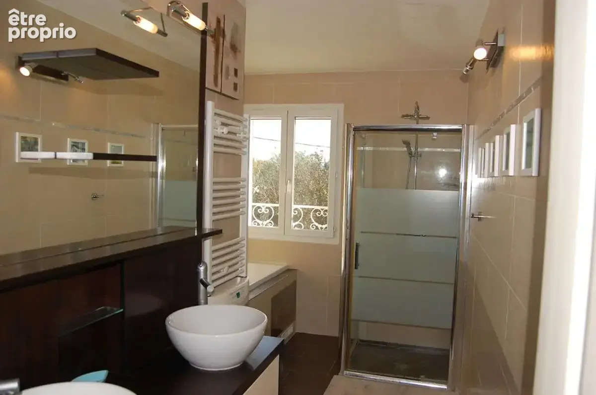 Villa Arles T 5/6  de 165 m²  avec Jardin - photo 12
