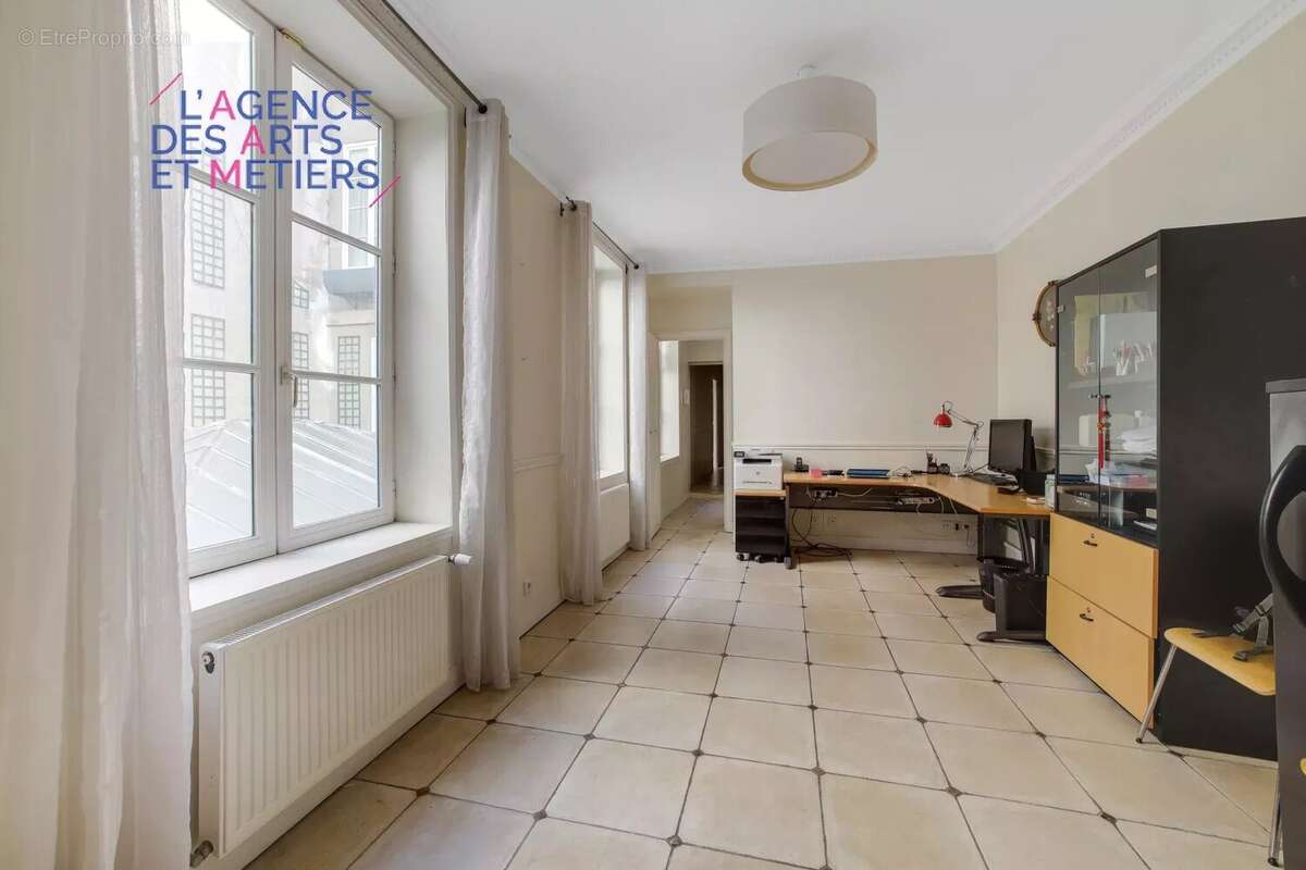 Appartement à PARIS-3E