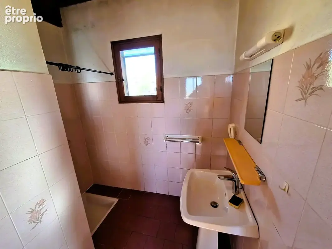  À VENDRE – Maison ancienne de 76 m² avec 2 chambres, sous-sol et cour à Vergoignan - photo 13