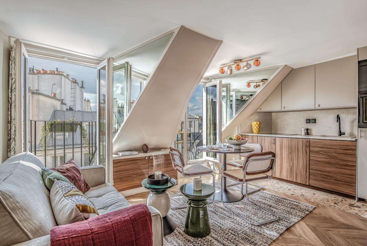 Appartement à PARIS-1E