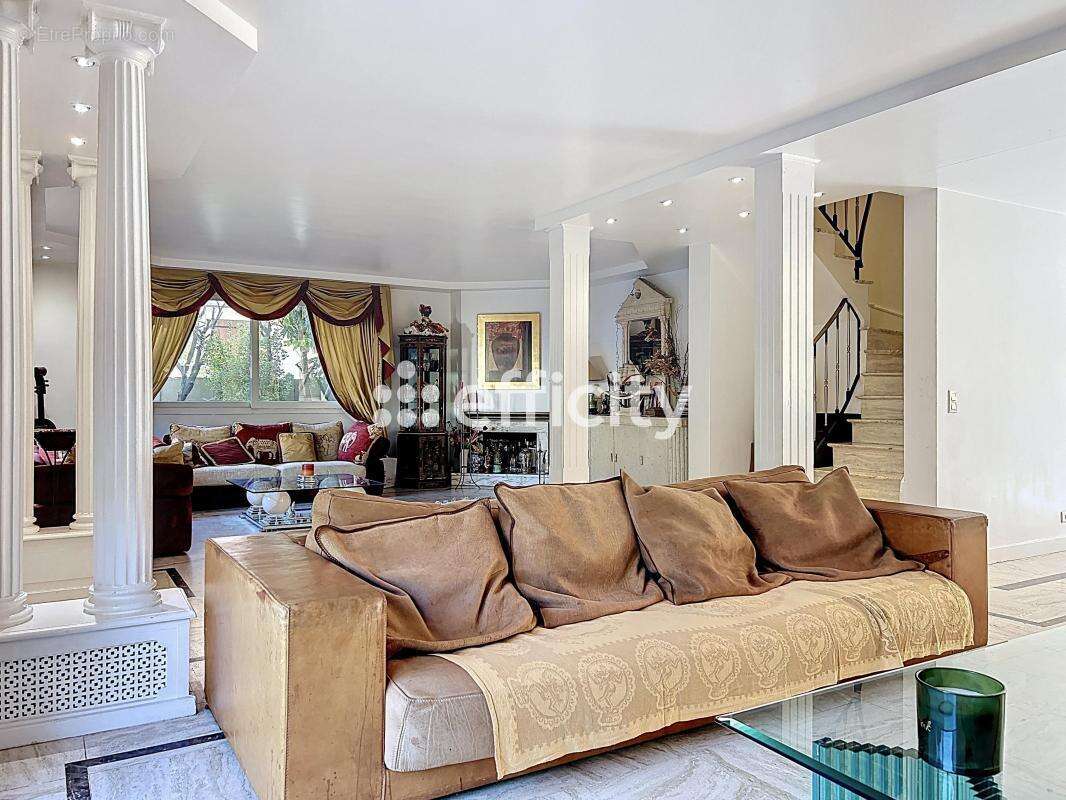 Maison à LE BLANC-MESNIL