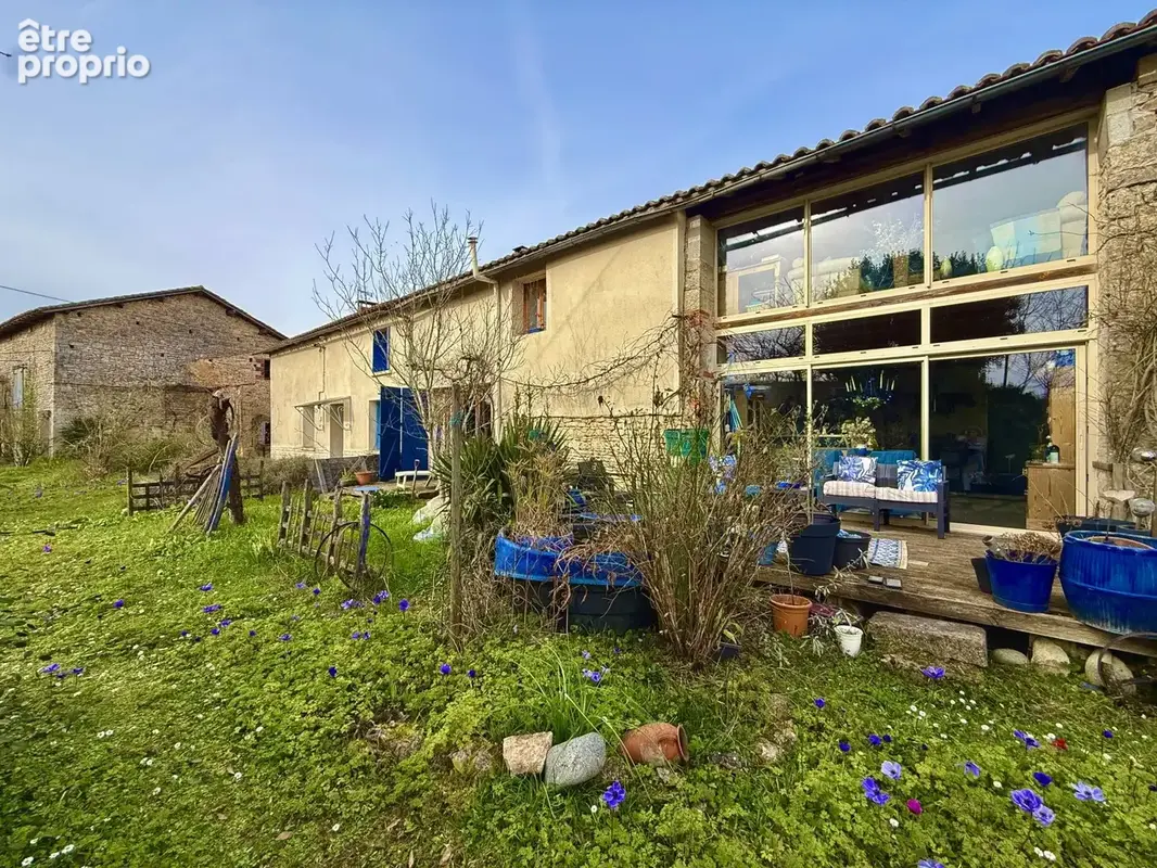 Maison à AUNAC
