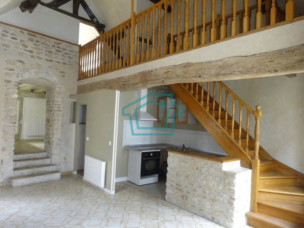 Maison à LA QUEUE-LES-YVELINES