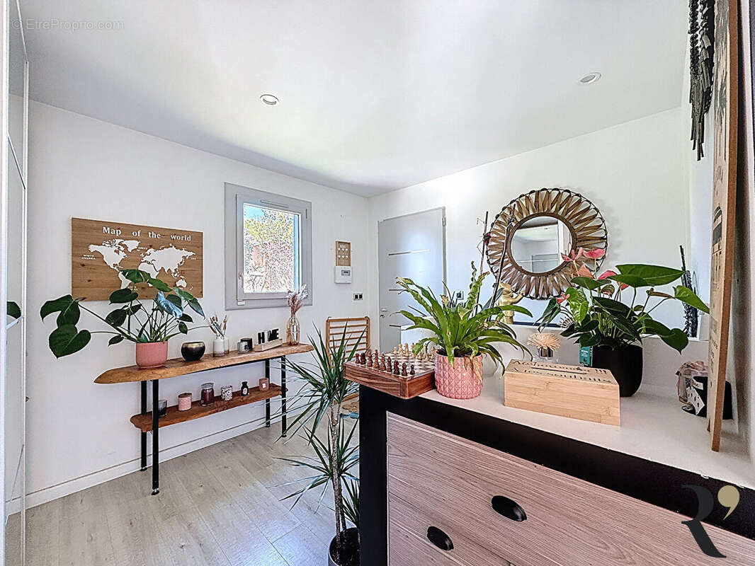 Maison à SAINT-PIERRE-DE-LAGES