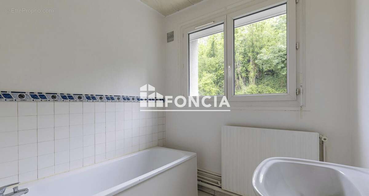 Appartement à PETIT-COURONNE