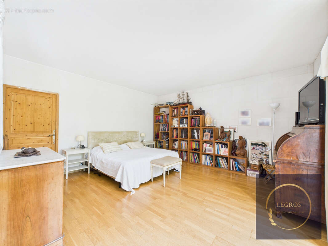 Mas 210m2 Centre ville de Noves - photo 23