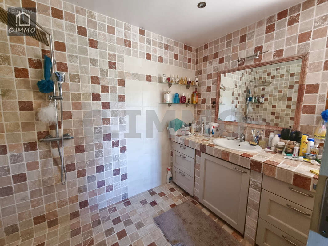 Maison en pierres de type 7 de 230 m2 sur 3 873 m2 de terrain avec piscine. - photo 11