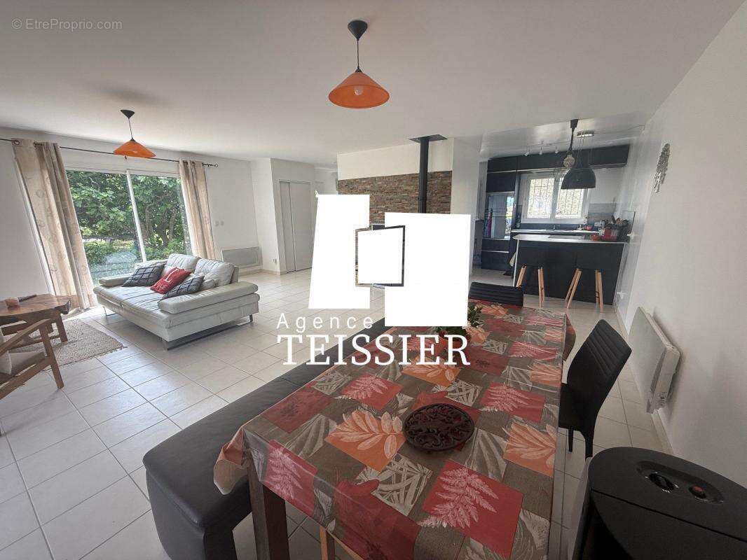 Maison à SAINT-PAUL-LE-JEUNE