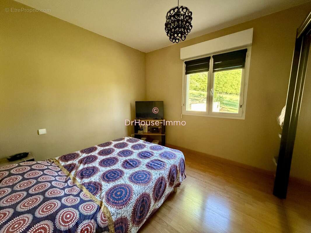 Maison à SAINT-LEON-SUR-L'ISLE