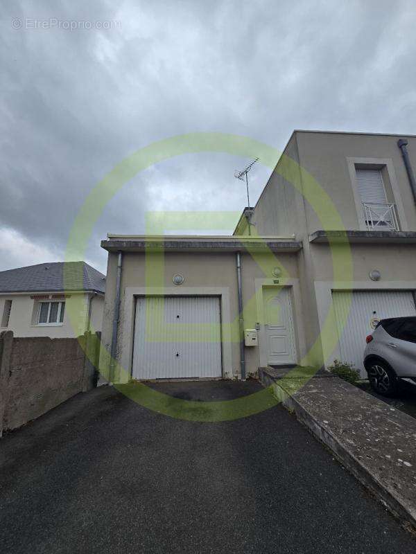 Appartement à SAINT-JEAN-DE-LA-RUELLE