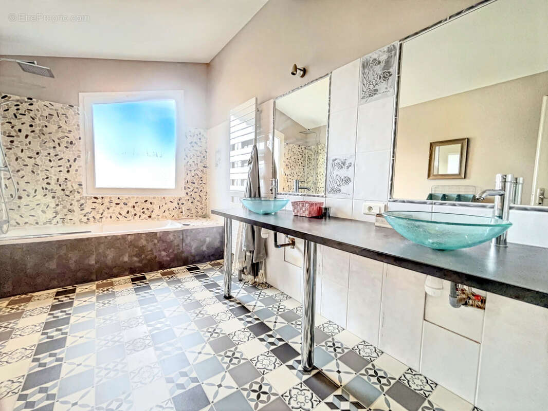 Maison à BRISON-SAINT-INNOCENT