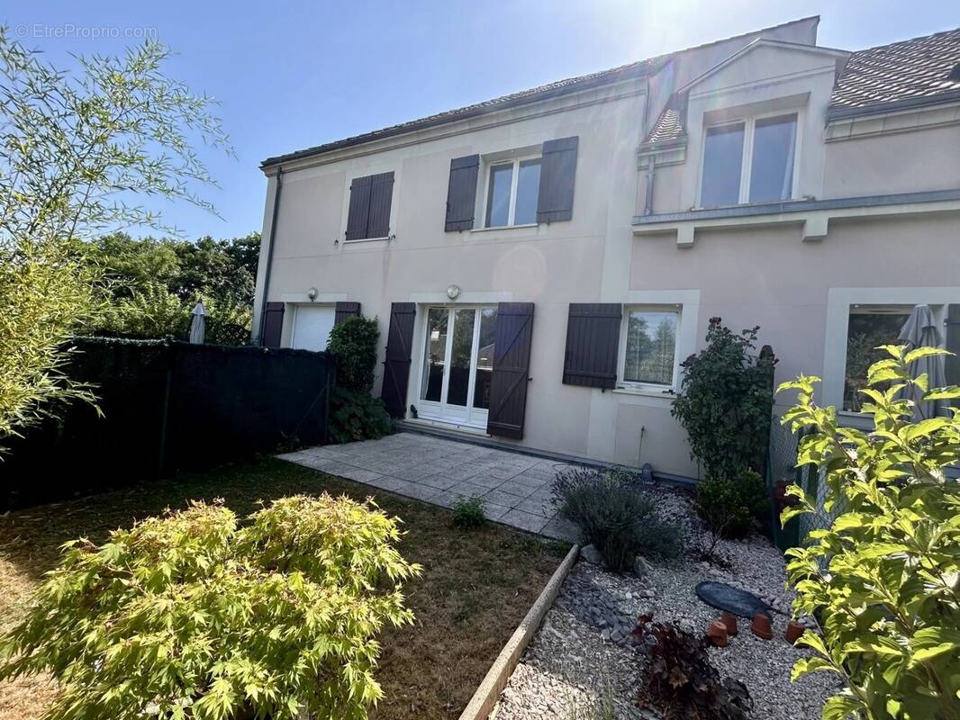 Appartement à SAINT-JEAN-DE-BRAYE