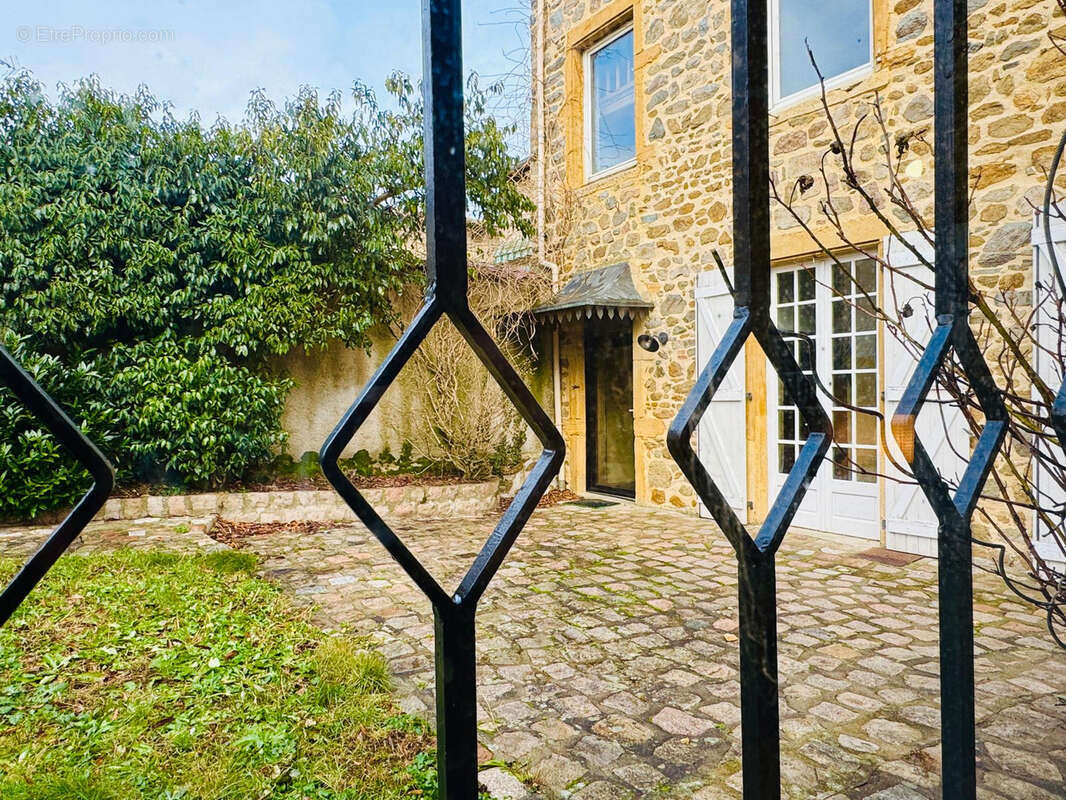 Maison à SAINT-SYMPHORIEN-DE-LAY