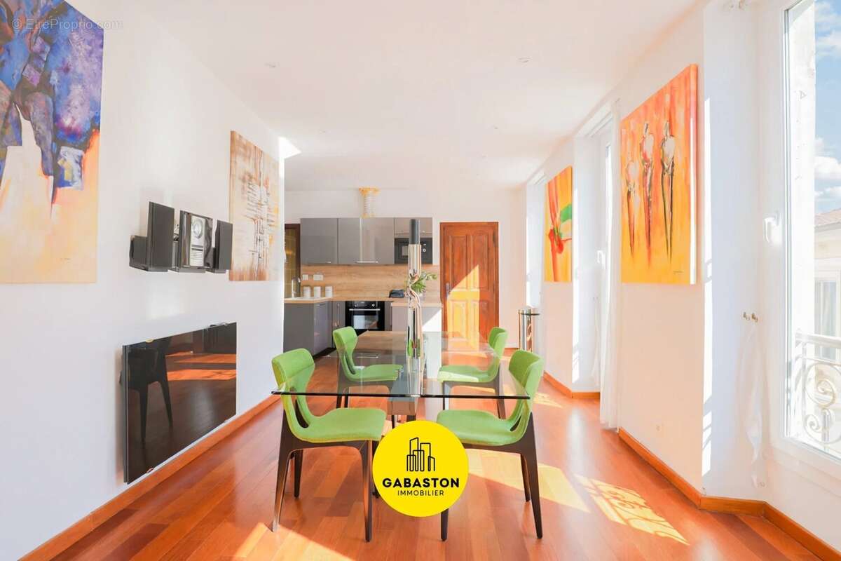 Appartement à MARSEILLE-5E