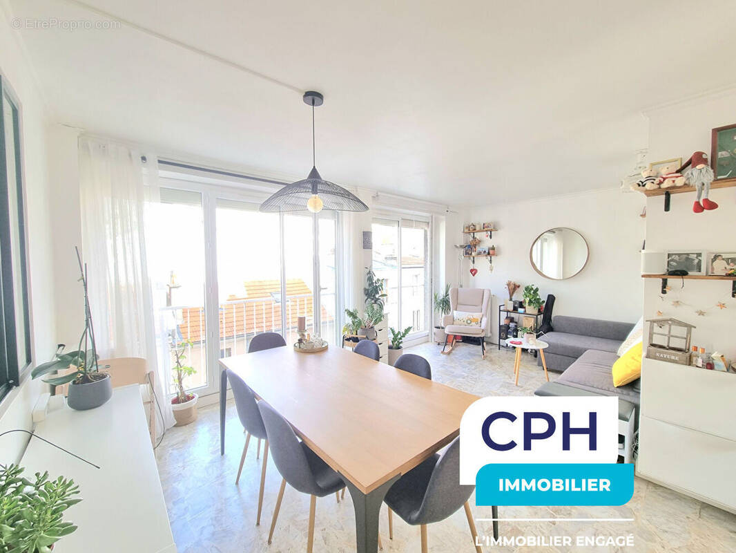 Appartement à PARIS-14E