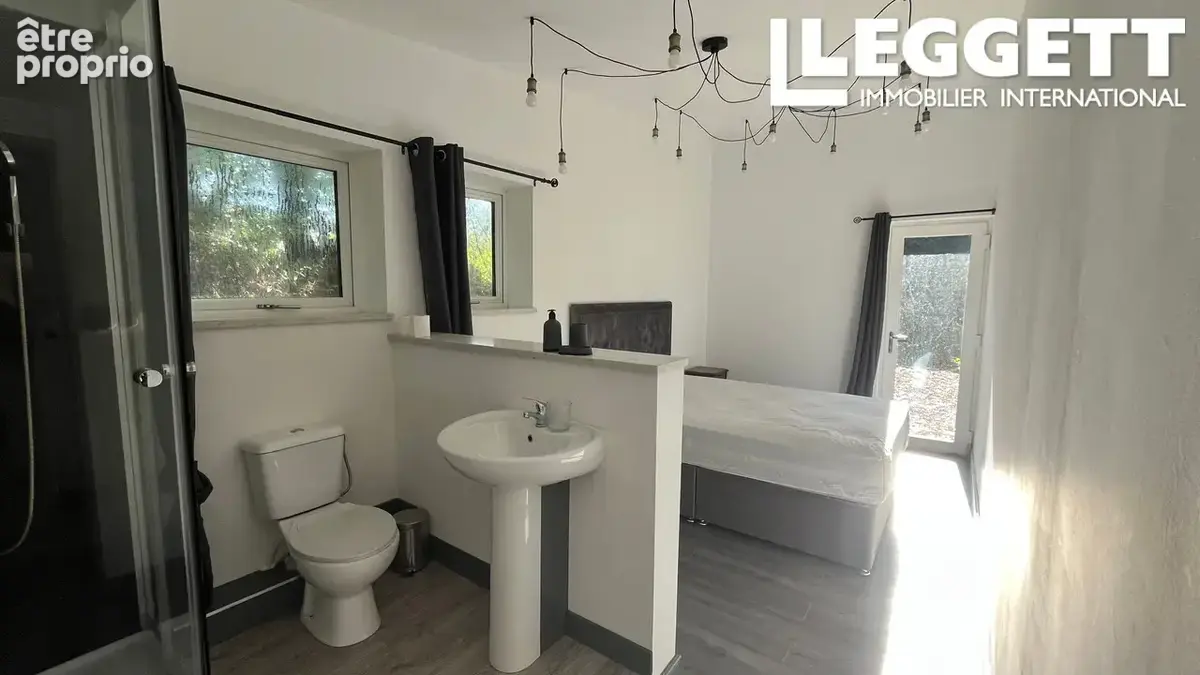 Domaine de pêche à la carpe en Normandie avec 2 étangs, 2 maisons, 3 chalets et potentiel commercial - photo 8