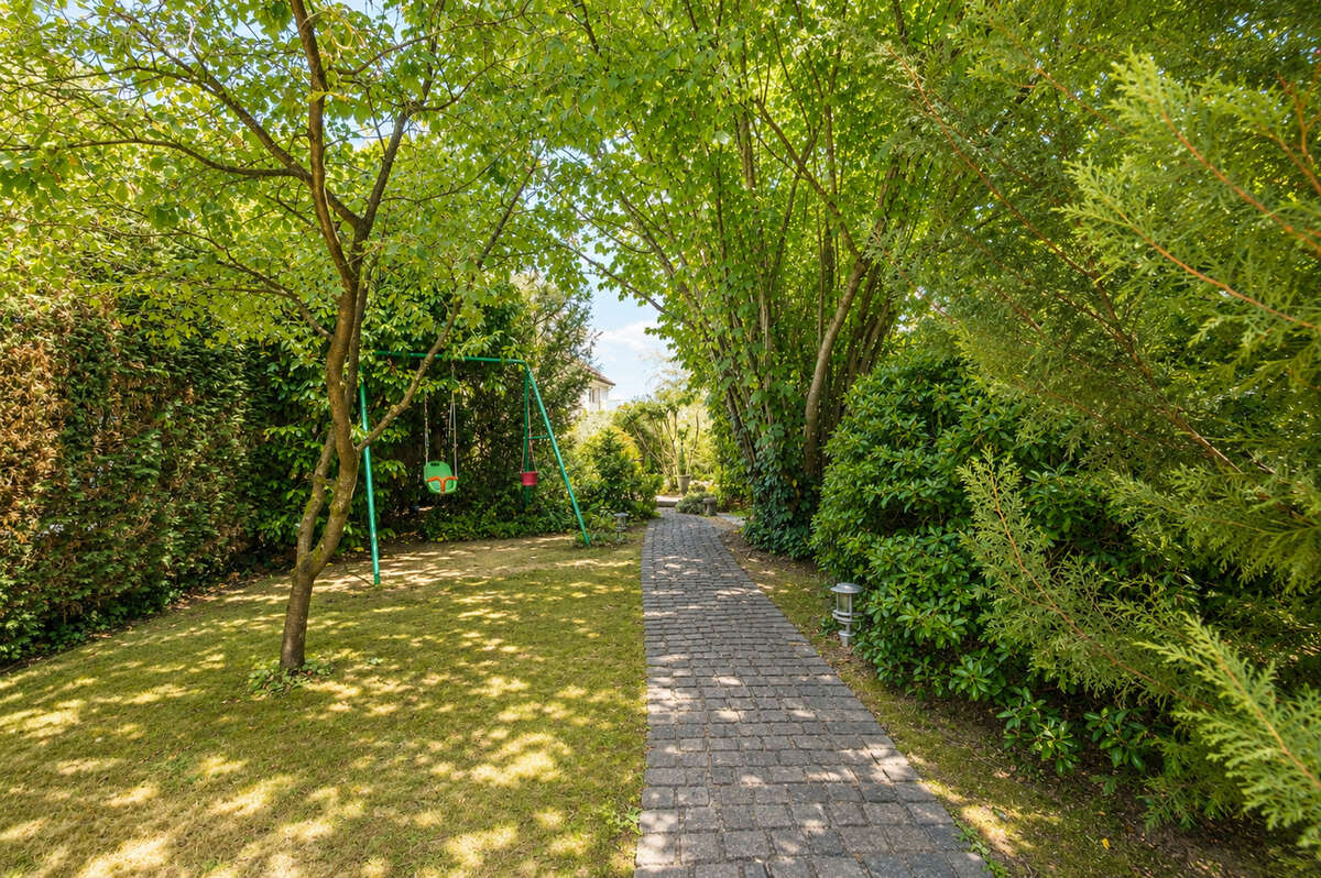 Grande maison familiale de 291 m²  - 5 chambres - Terrain arboré de 756 m² - Sans vis à vis - photo 16