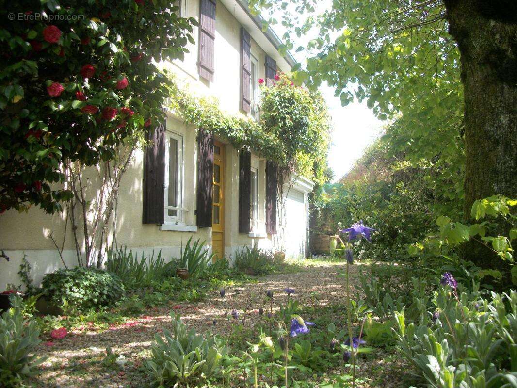Maison à SAINT-YRIEIX-LA-PERCHE