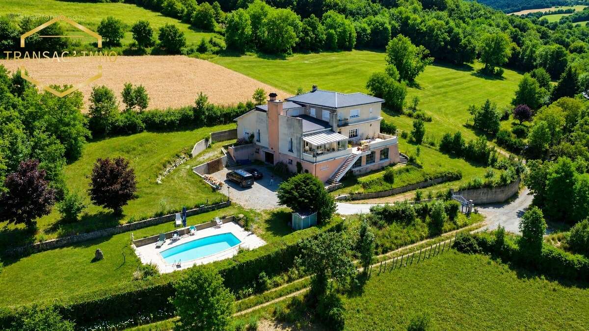Maison 337 m² à Saint-Laurent-En-Beaumont  - photo 2