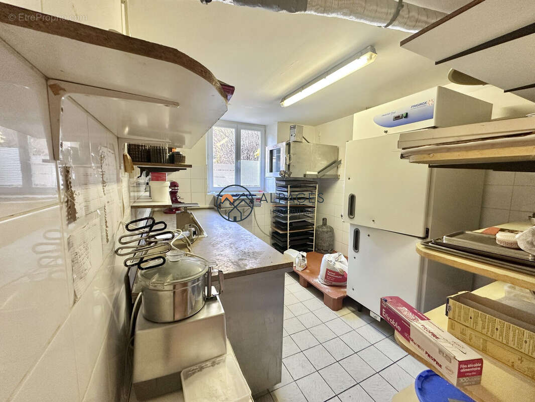 Commerce à RISTOLAS