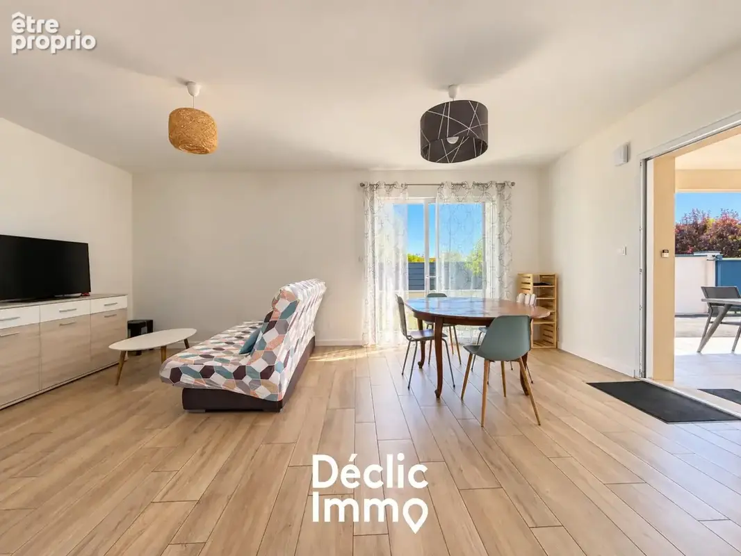 Une pépite à Jaunay-Marigny : deux maisons pour voir plus grand - photo 15