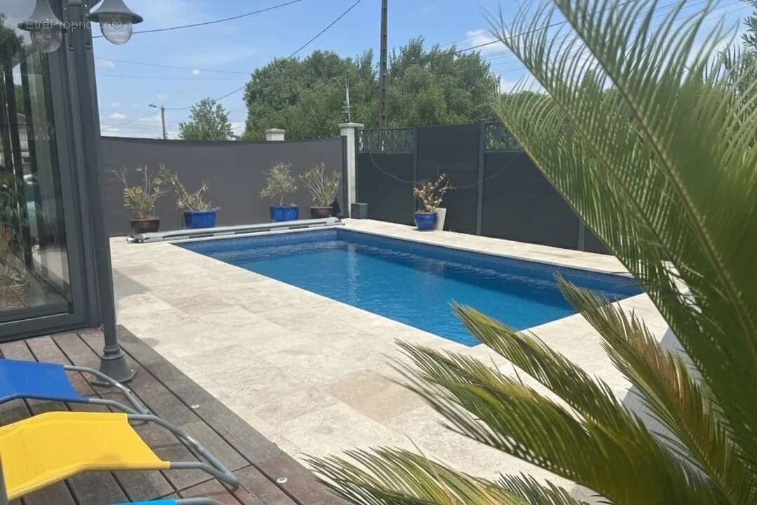 Maison à BRIZAMBOURG