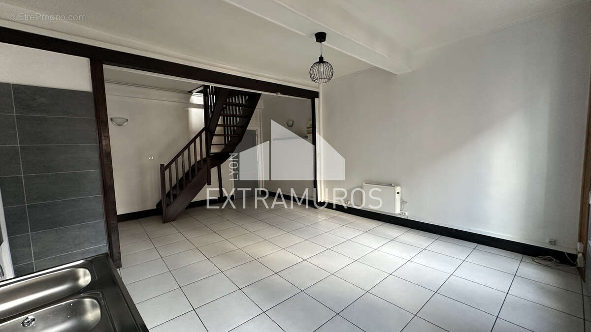 Appartement à L'ARBRESLE