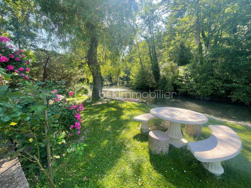 Maison à BRIARRES-SUR-ESSONNE