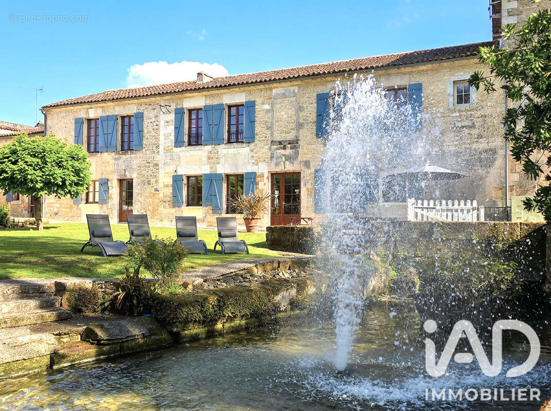 Maison 626 m² à Bourg-Charente  - photo 4