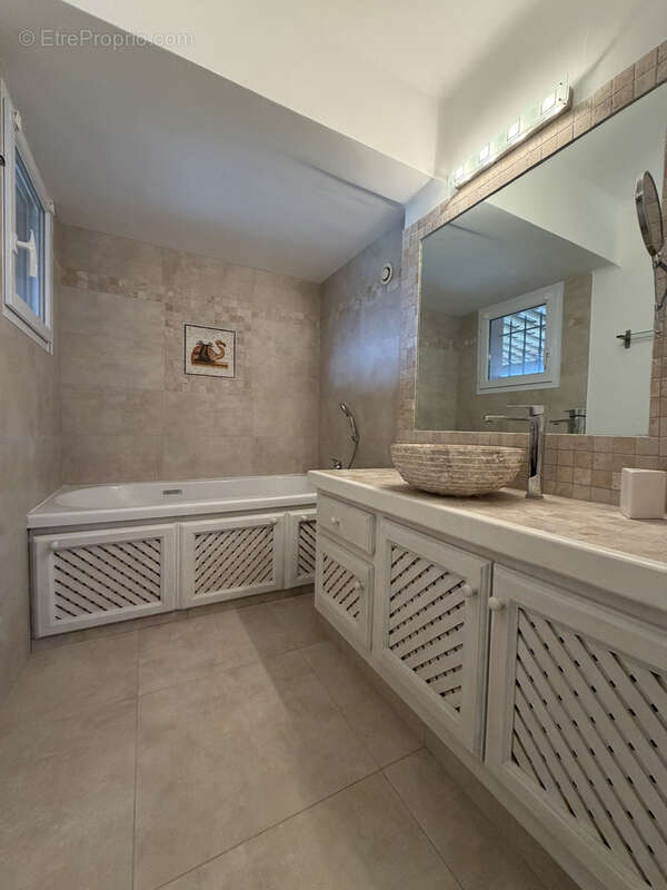 Villa d’exception avec vue mer et montagne à Porto-Vecchio. - photo 4