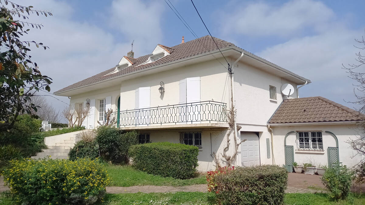 Maison à SAINT-MARTIN-LACAUSSADE