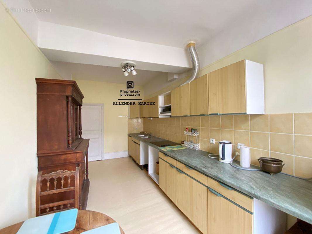 Maison à VILLENEUVE-L&#039;ARCHEVEQUE