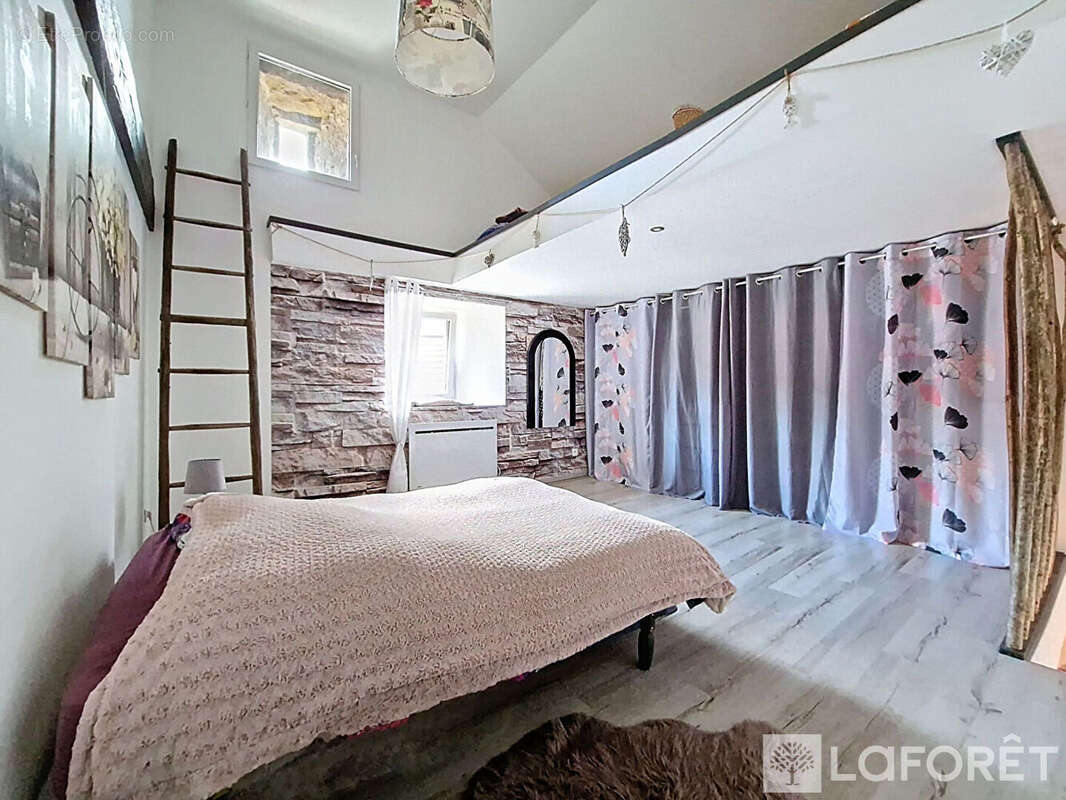 Maison à HYEMONDANS