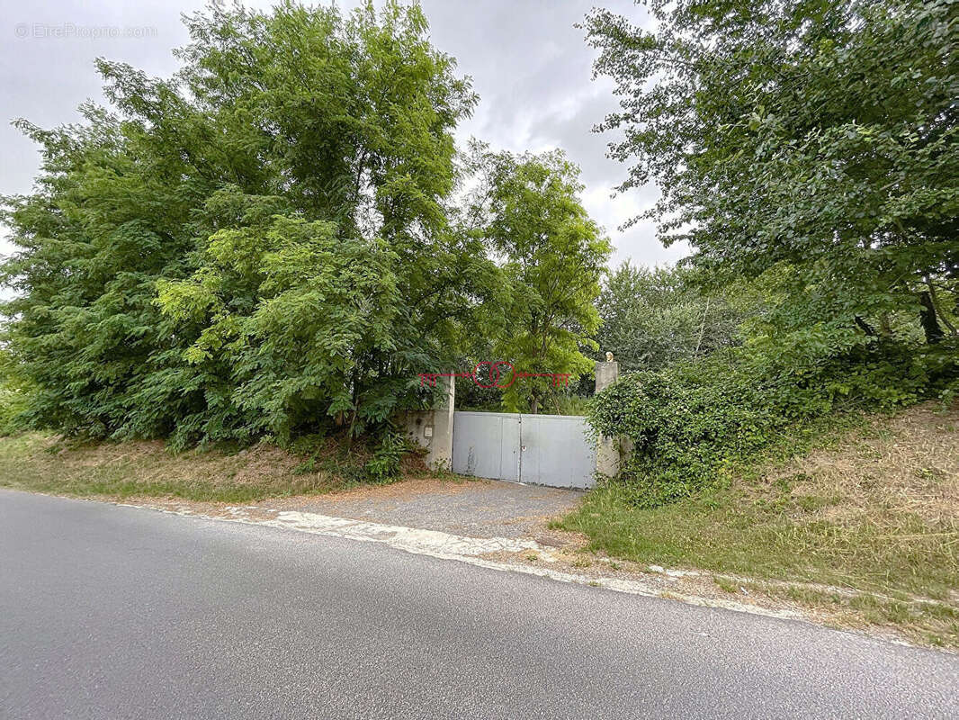 FISMES -Terrain constructible avec grand jardin-1 870 m² - photo 9