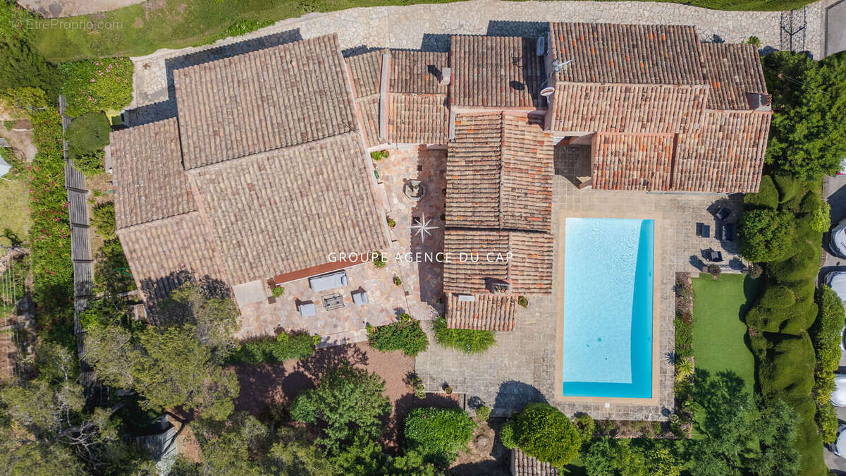 Villa familiale avec piscine à quelques pas de la mer et du centre de boulouris - photo 4