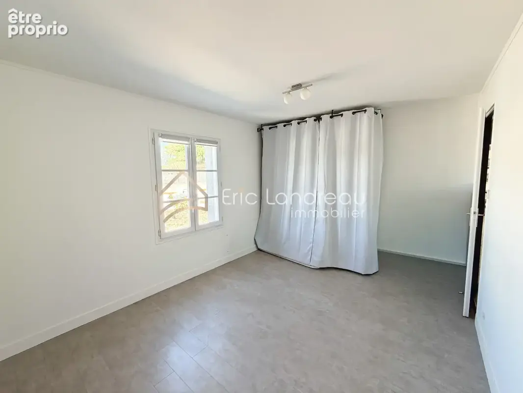 À quelques pas des commerces   Maison 3 chambres avec garage de 42 m2 et terrain clos de 798 m2 - photo 7