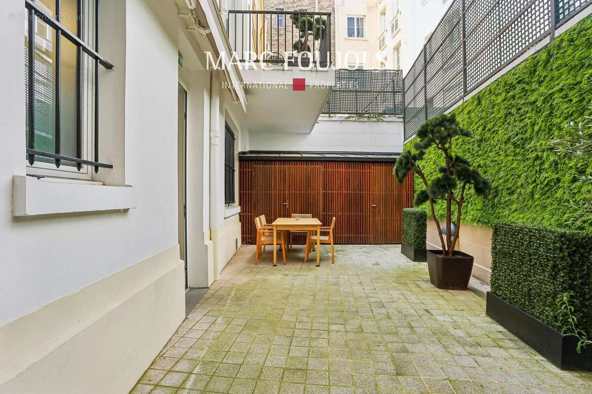 Paris 8 Monceau : immeuble de bureaux de 529 m² réparti sur 4 niveaux - photo 2