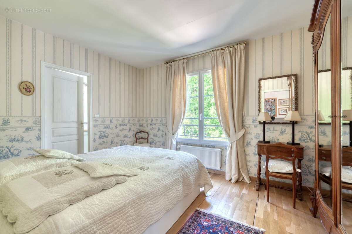 Maison à SAINT-NOM-LA-BRETECHE