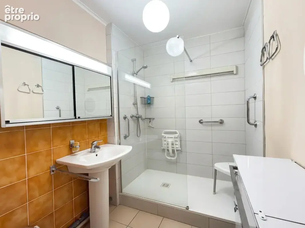Nîmes Costiere   T5 traversant 112 m2 + garage, parking, cave   Parc & piscine - photo 7