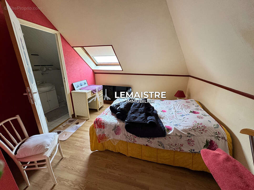 Entre GODERVILLE et TERRES-DE-CAUX - Maison de caractère 159 m² - 4 chambres - 11 000 m² - Dépendances et écuries - photo 13