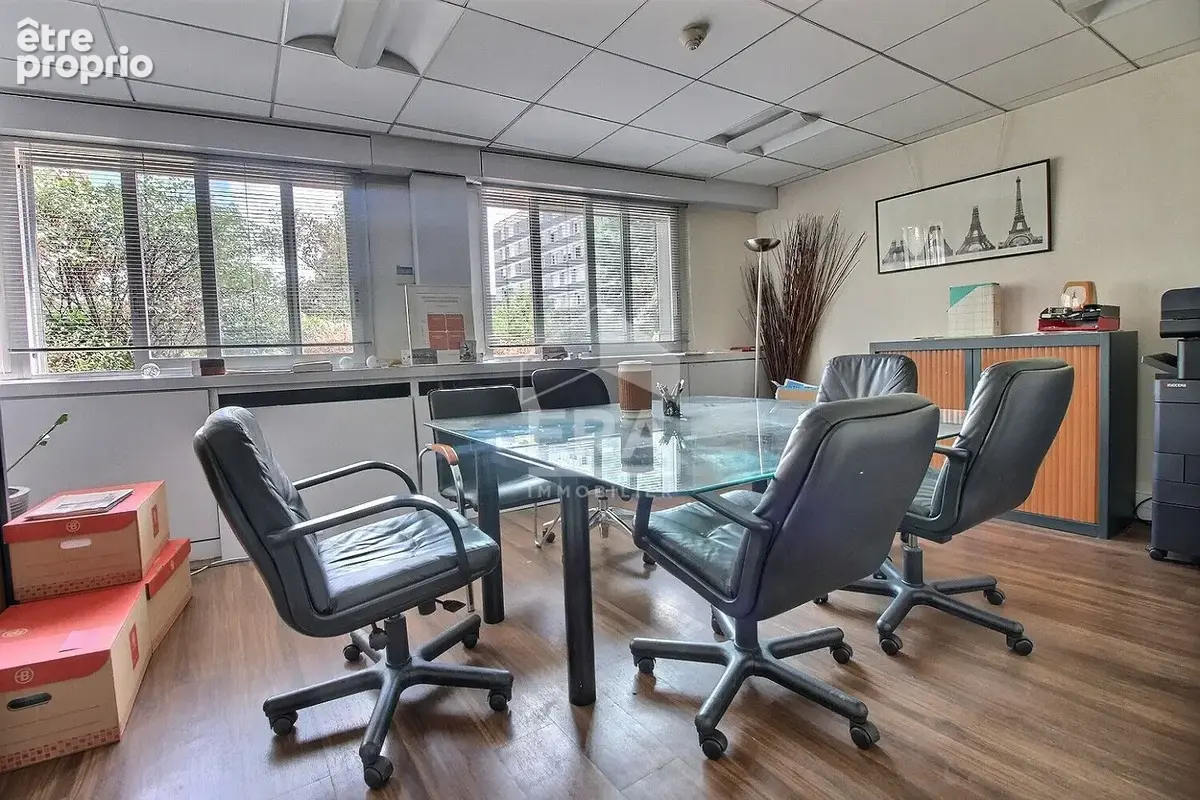 Photo Autres à Clichy au prix de 599 900€