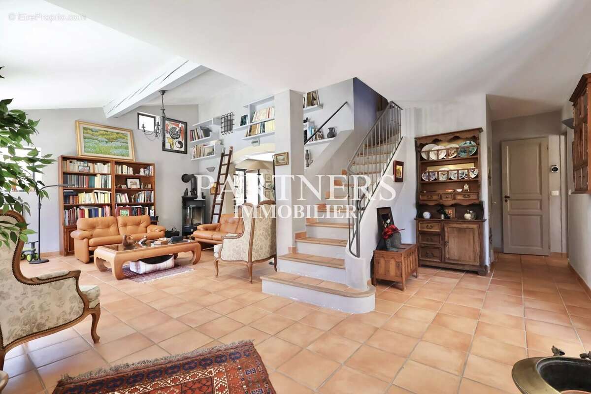 Maison à LE THOLONET