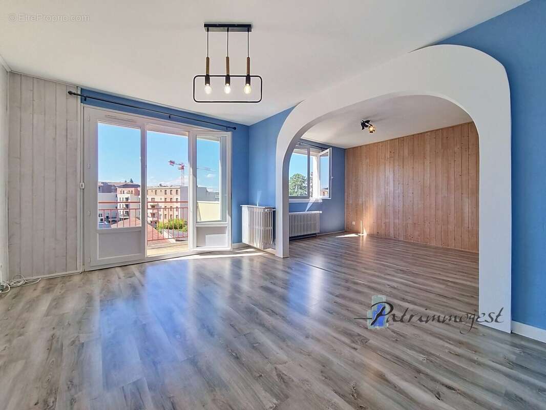 Appartement à MONTROND-LES-BAINS