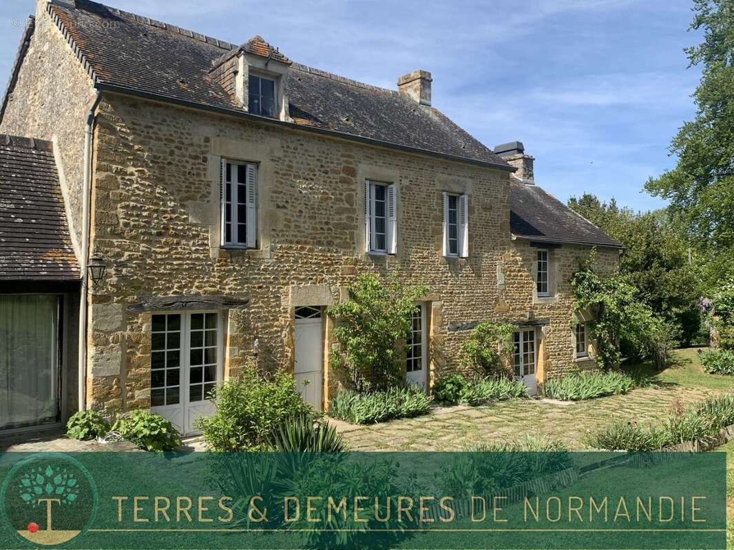 Maison à MESLAY