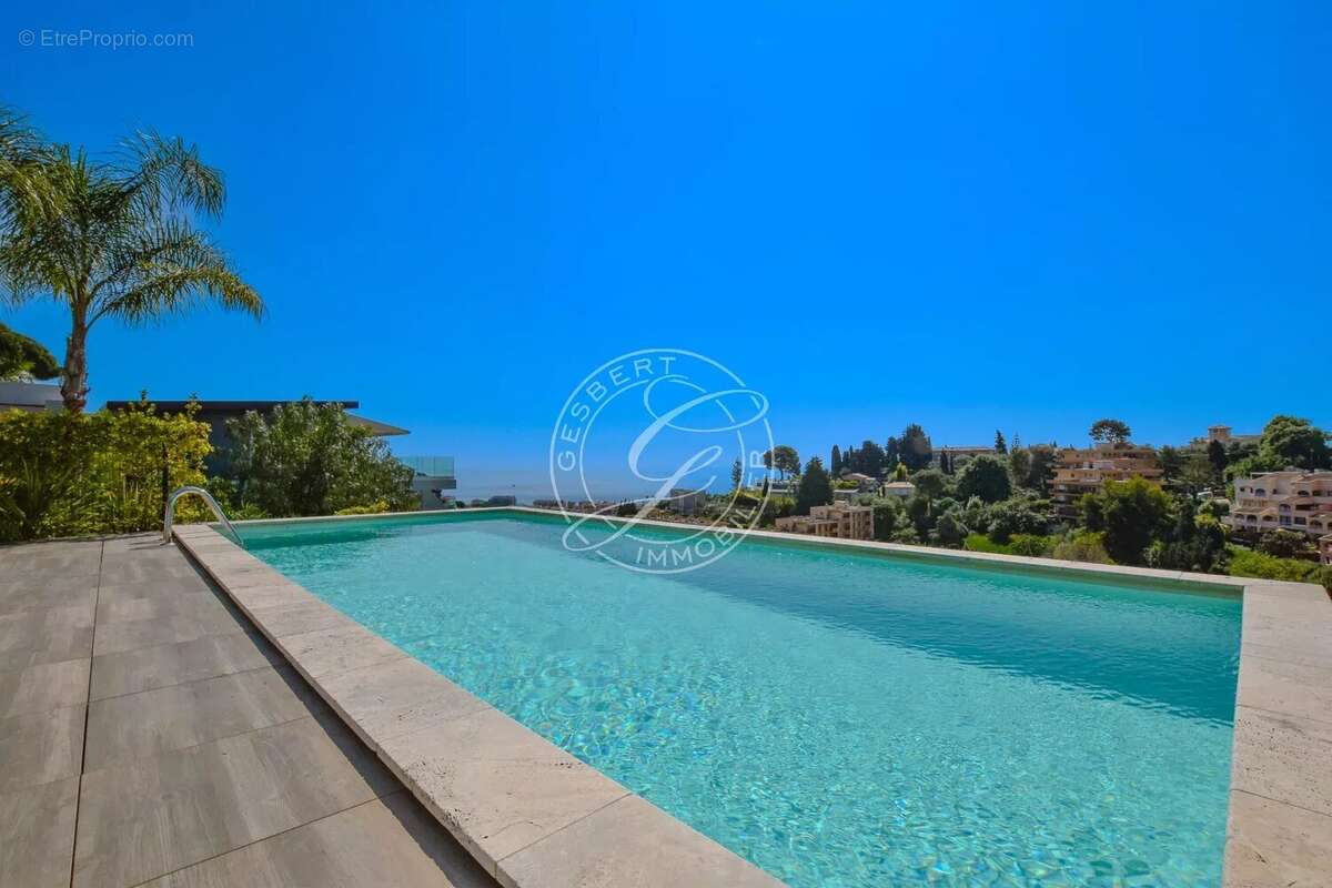 Appartement à ROQUEBRUNE-CAP-MARTIN